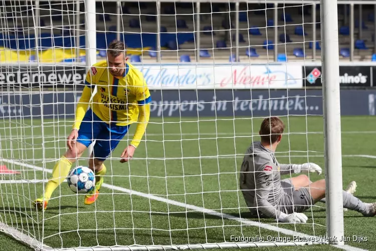 SC Cambuur heeft het een uur moeilijk tegen Excelsior en zorgt dan voor zevenklapper