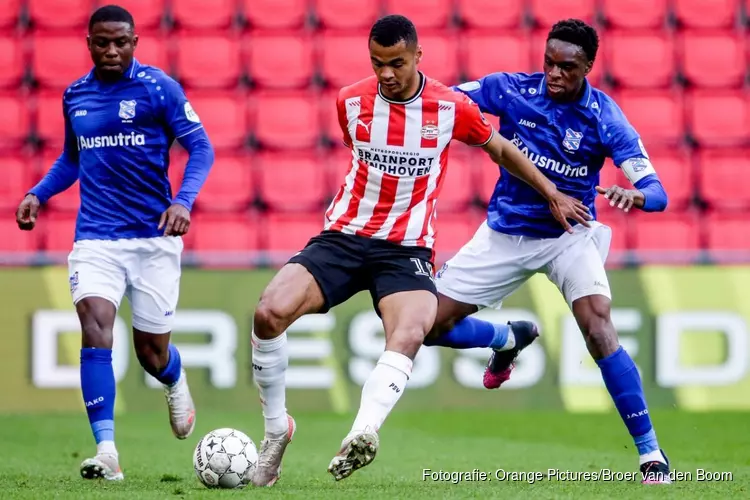 PSV thuis niet langs SC Heerenveen (2-2)