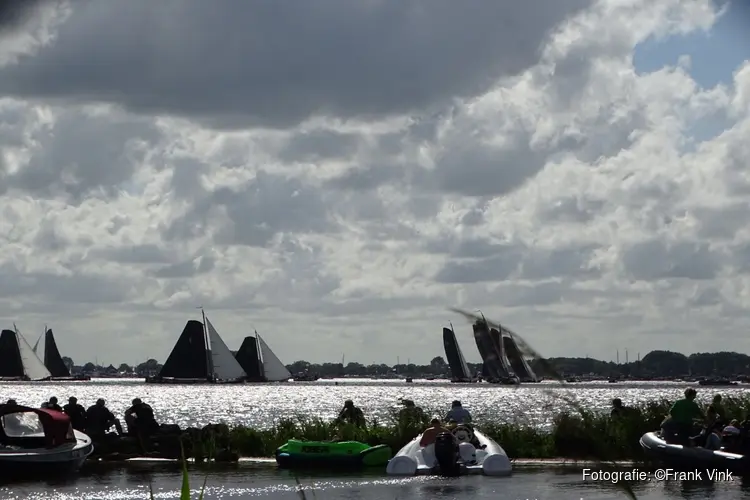 Lemmer wint skûtsjesilen bij Terherne op het Sneekermeer