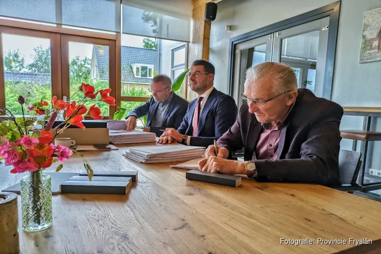 Grondruil in gebied Franekeradeel-Harlingen officieel ondertekend