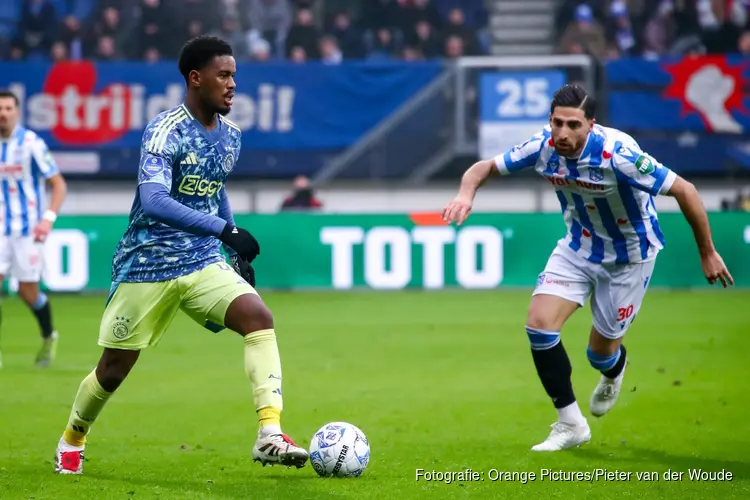 Ajax nadert koploper PSV na winst op SC Heerenveen